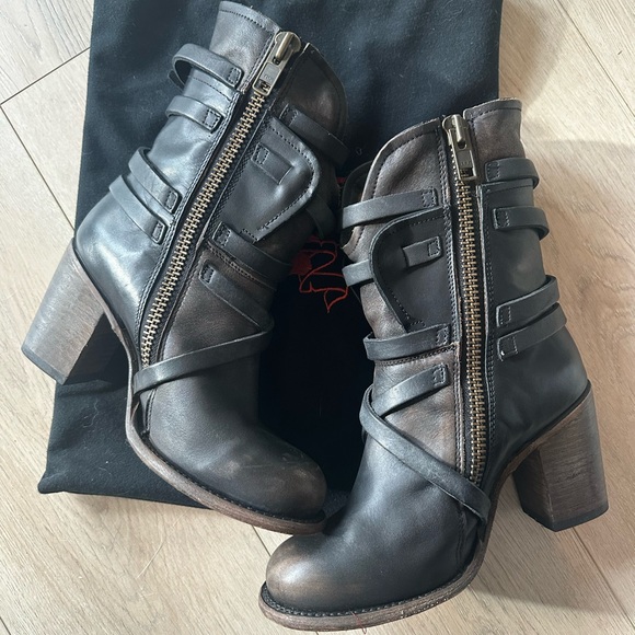 Bakers Women's Black Heeled Boots - Picture 2 of 7